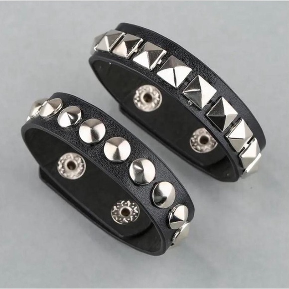 2 pcs Punk Gothic studded faux leather bracelet - black and silver - Picture 1 of 7